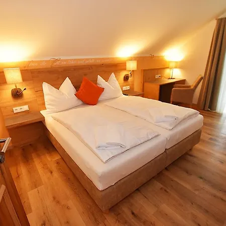 Lebzelter Pensjonat *