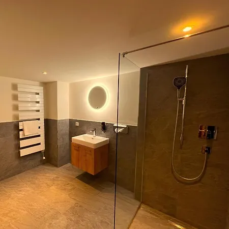 Lebzelter Guest house *